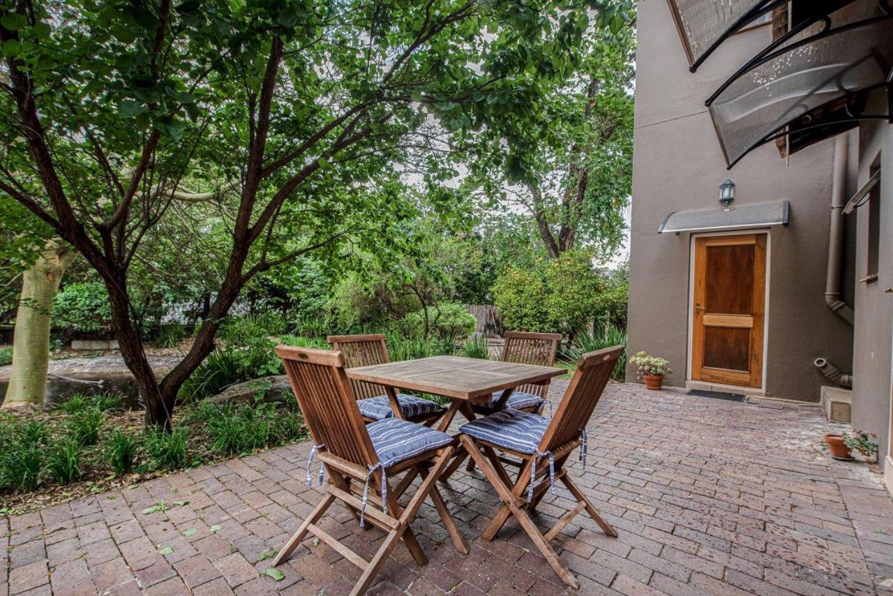 Wild Olive Executive Suite Йоханнесбург Экстерьер фото