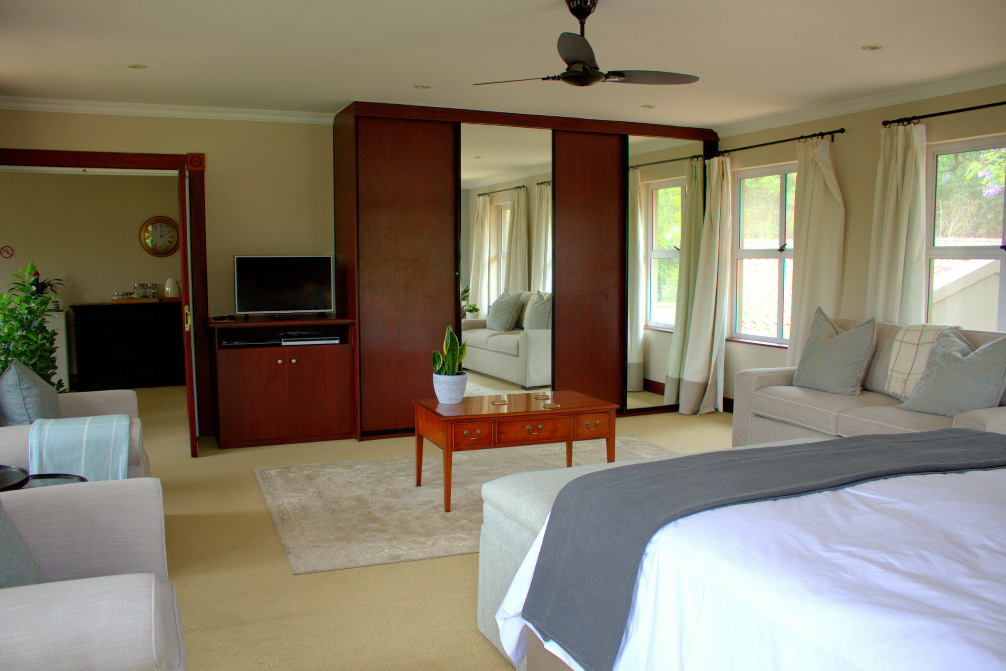 Wild Olive Executive Suite Йоханнесбург Экстерьер фото
